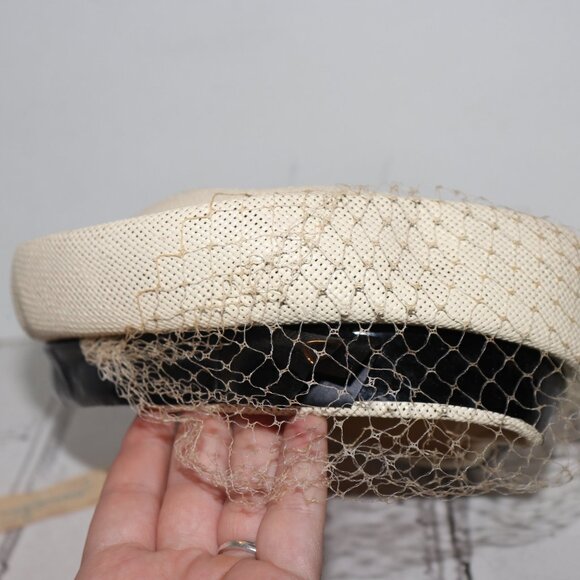 👒 Vintage Cream Straw Hat with Black Band & Veil – NWT Timeless Elegance · - Picture 6 of 8